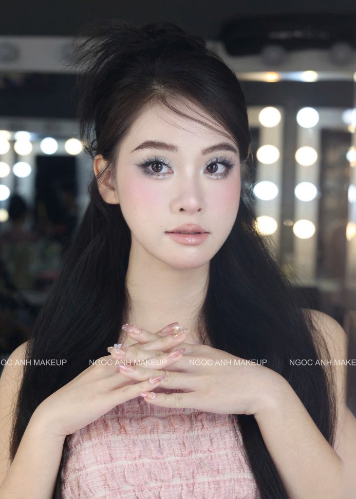 Ngọc Ánh makeup khách hàng trang điểm đẹp sử dụng dịch vụ của chúng tôi